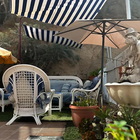 The Mayfair Village Apto 305