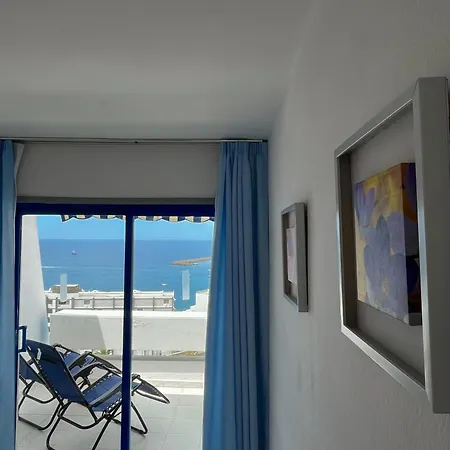 The Mayfair Village Apto 305 *